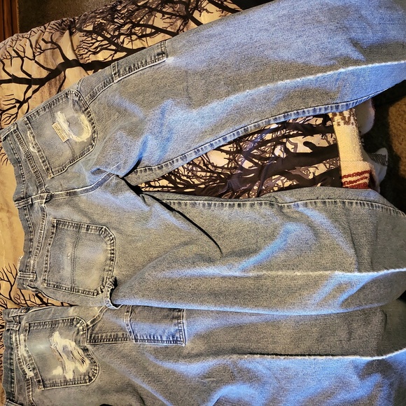 Frayed jeans/ 30×32 / wrangler 25$ each, or all for 60 - Picture 4 of 7